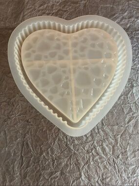 Heart-Shaped Texture Silicone Mold Tray- White